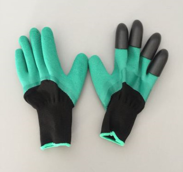 Garden Gloves with built-in "claws" for digging, planting and raking soil.